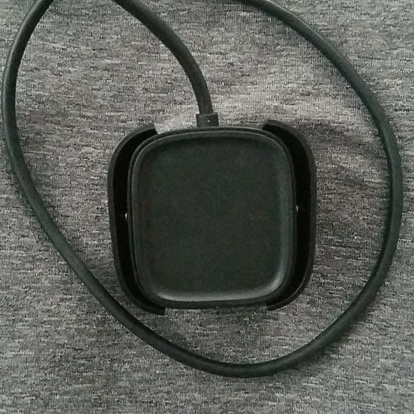 Fitbit Versa Charger - Picture 4 of 4